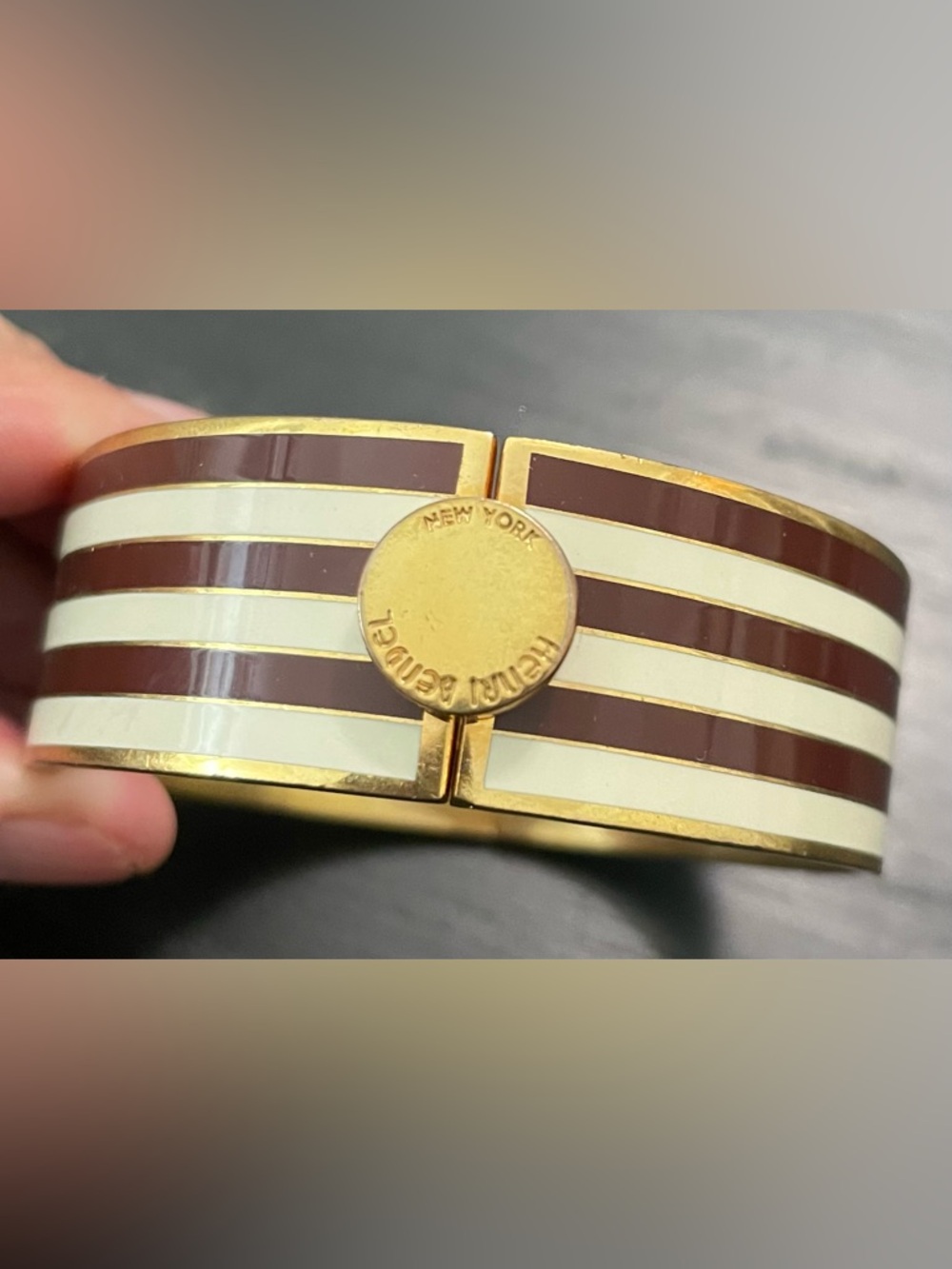 UC Henri Bendel  Gold-Tone Brown & Cream Striped Hinged Bangle Bracelet